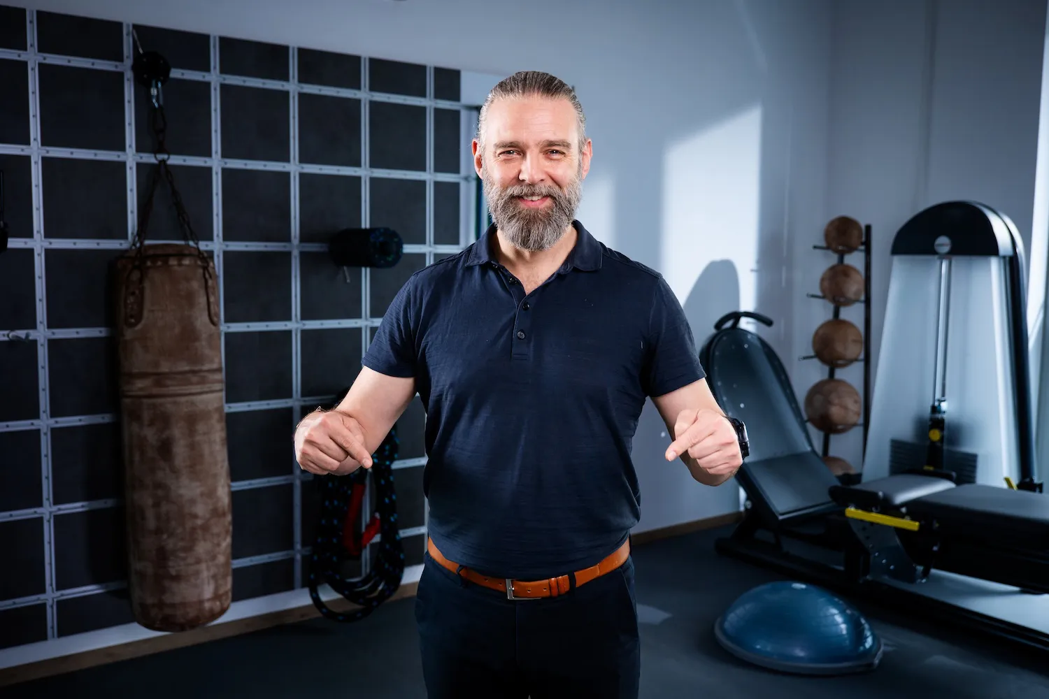 Physiotherapist trying to motivate his patients to do their exercises